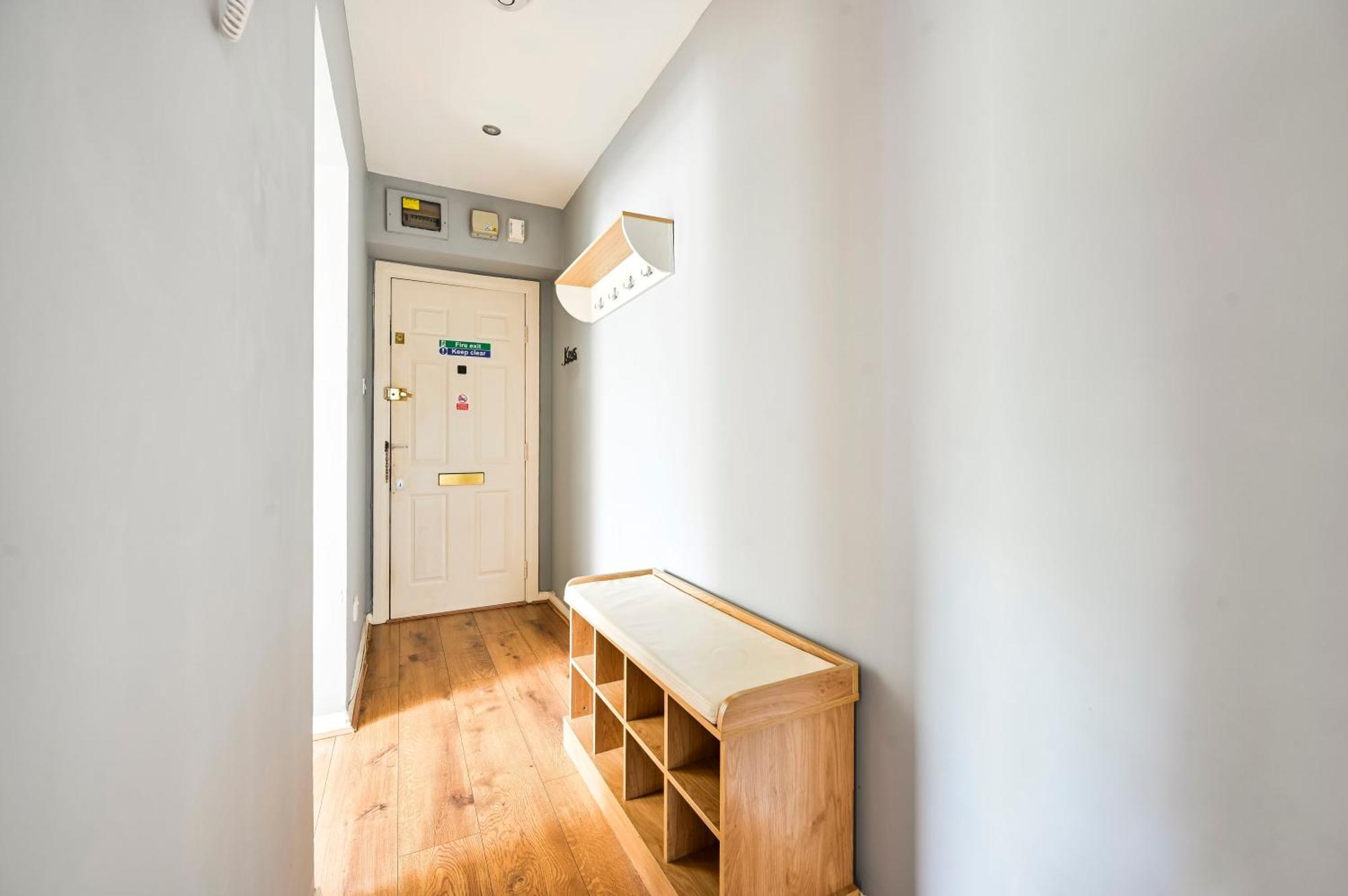 Апартаменти Cosy 1-Bed E15, Sleeps 4, 1 Min From Tube Station Near O2 Arena Лондон Екстер'єр фото