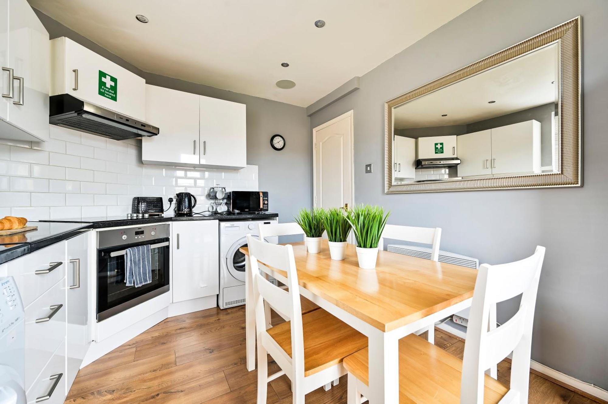 Апартаменти Cosy 1-Bed E15, Sleeps 4, 1 Min From Tube Station Near O2 Arena Лондон Екстер'єр фото