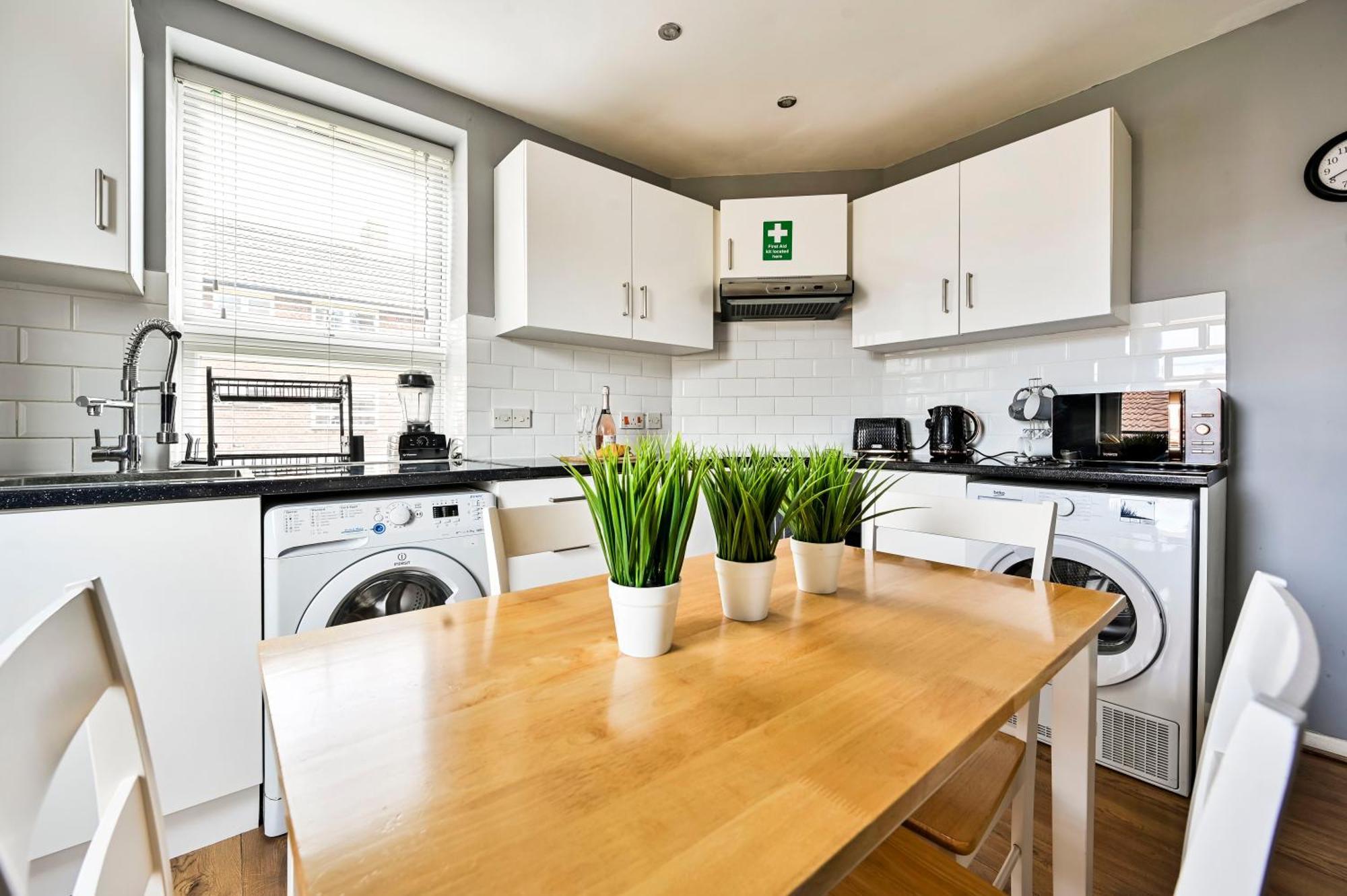 Апартаменти Cosy 1-Bed E15, Sleeps 4, 1 Min From Tube Station Near O2 Arena Лондон Екстер'єр фото