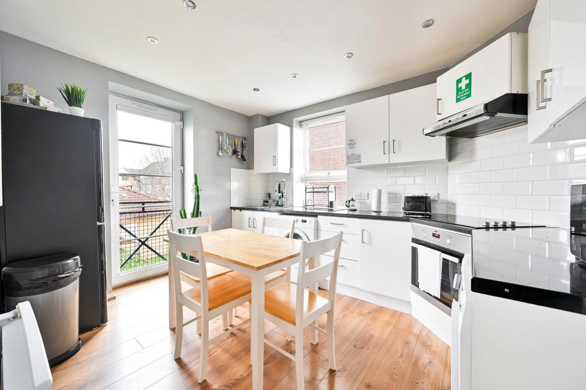 Апартаменти Cosy 1-Bed E15, Sleeps 4, 1 Min From Tube Station Near O2 Arena Лондон Екстер'єр фото