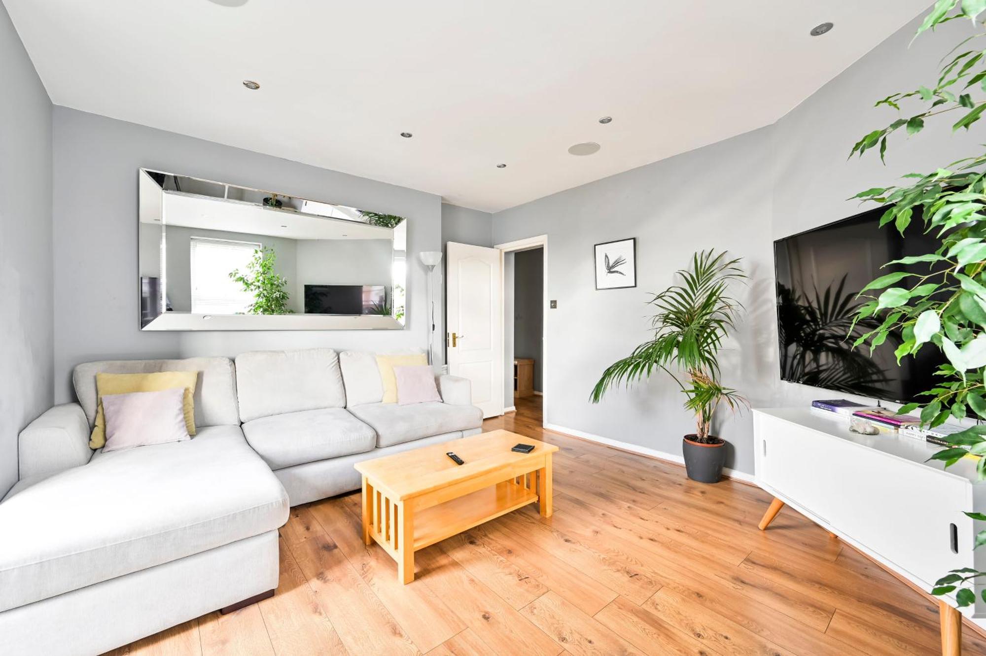 Апартаменти Cosy 1-Bed E15, Sleeps 4, 1 Min From Tube Station Near O2 Arena Лондон Екстер'єр фото